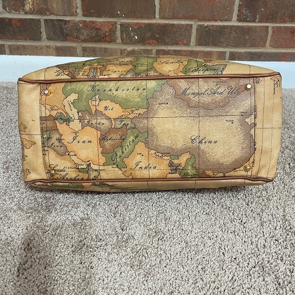 GEO Classic Large Shoulder Bag - Picture 6 of 15